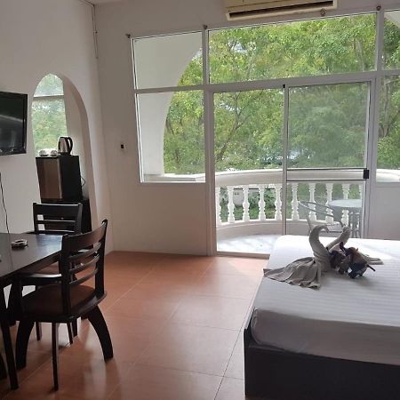 Doubleshot Guesthouse Jomtien Pattaya Exteriör bild